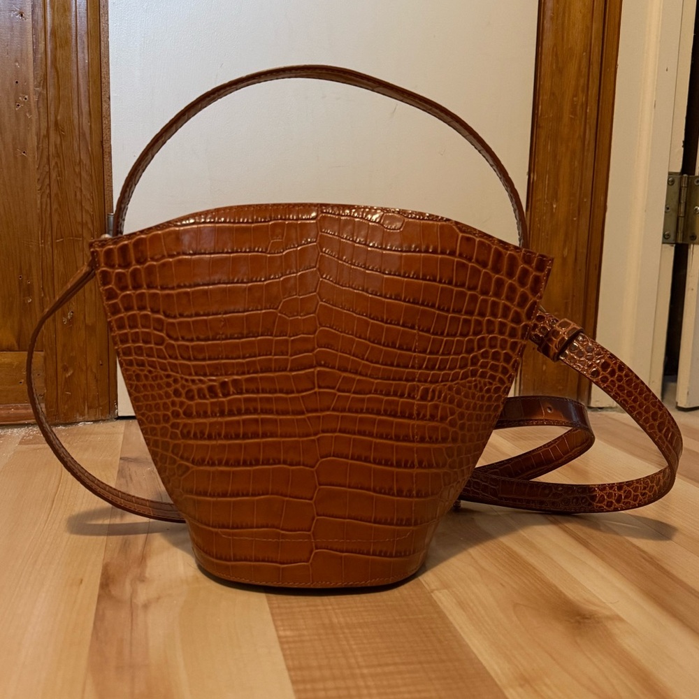 Croc Embossed Leather Bucket Bag Matte Gold Hardware - Picture 6 of 16